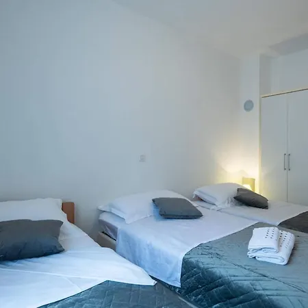 House Andrea 펜션 *