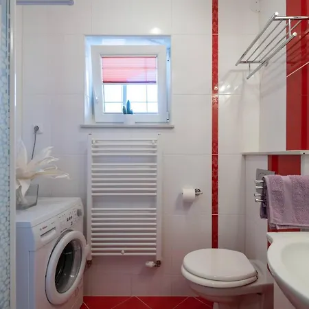 House Andrea 펜션 Marčana