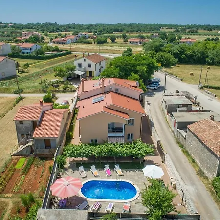בית נופש House Andrea Marčana