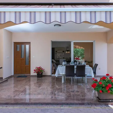 בית נופש House Andrea Marčana