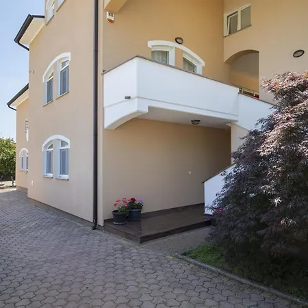 בית נופש House Andrea Marčana